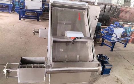 TZ-800 Slope Screen Separator to Czech