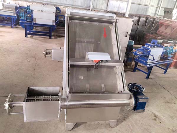 Slope Screen Separator to Czech